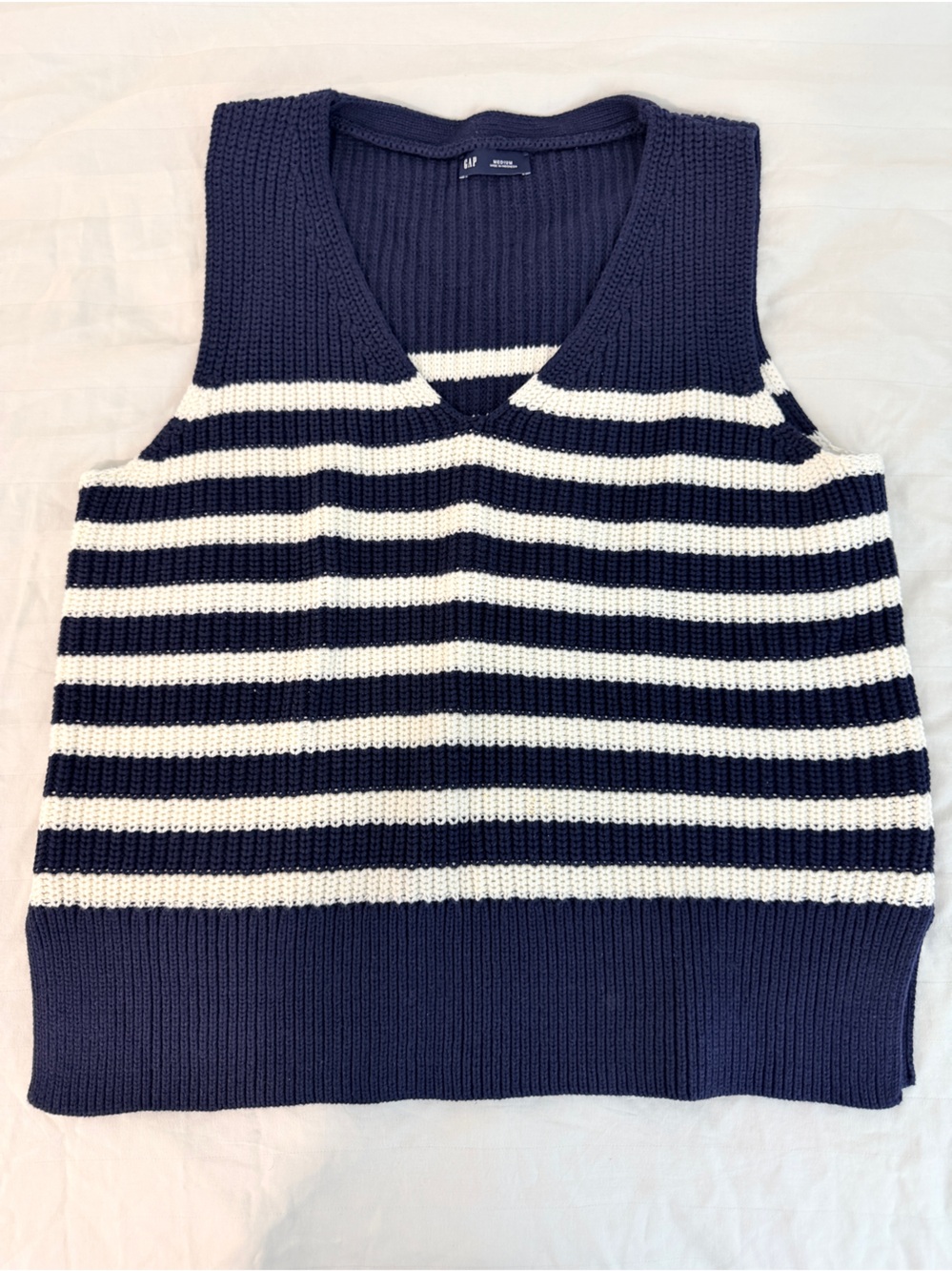 Gap navy blue and white striped v-neck knit sweater vest M
